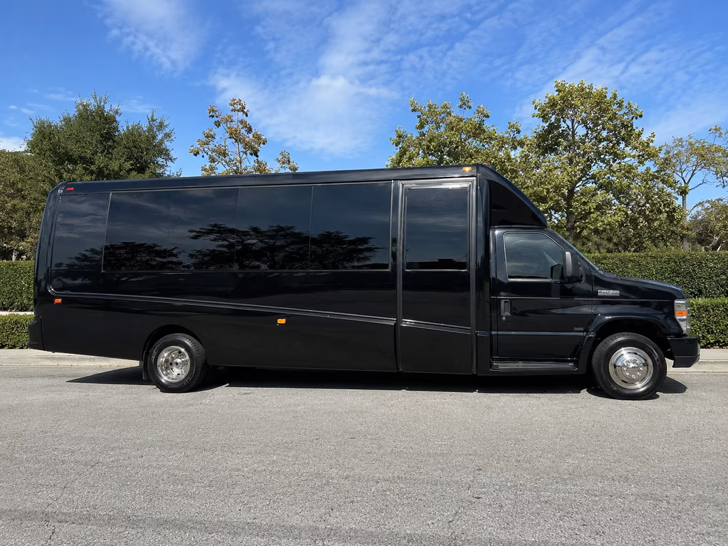 bus rentals for bands and performers traveling through vallejo