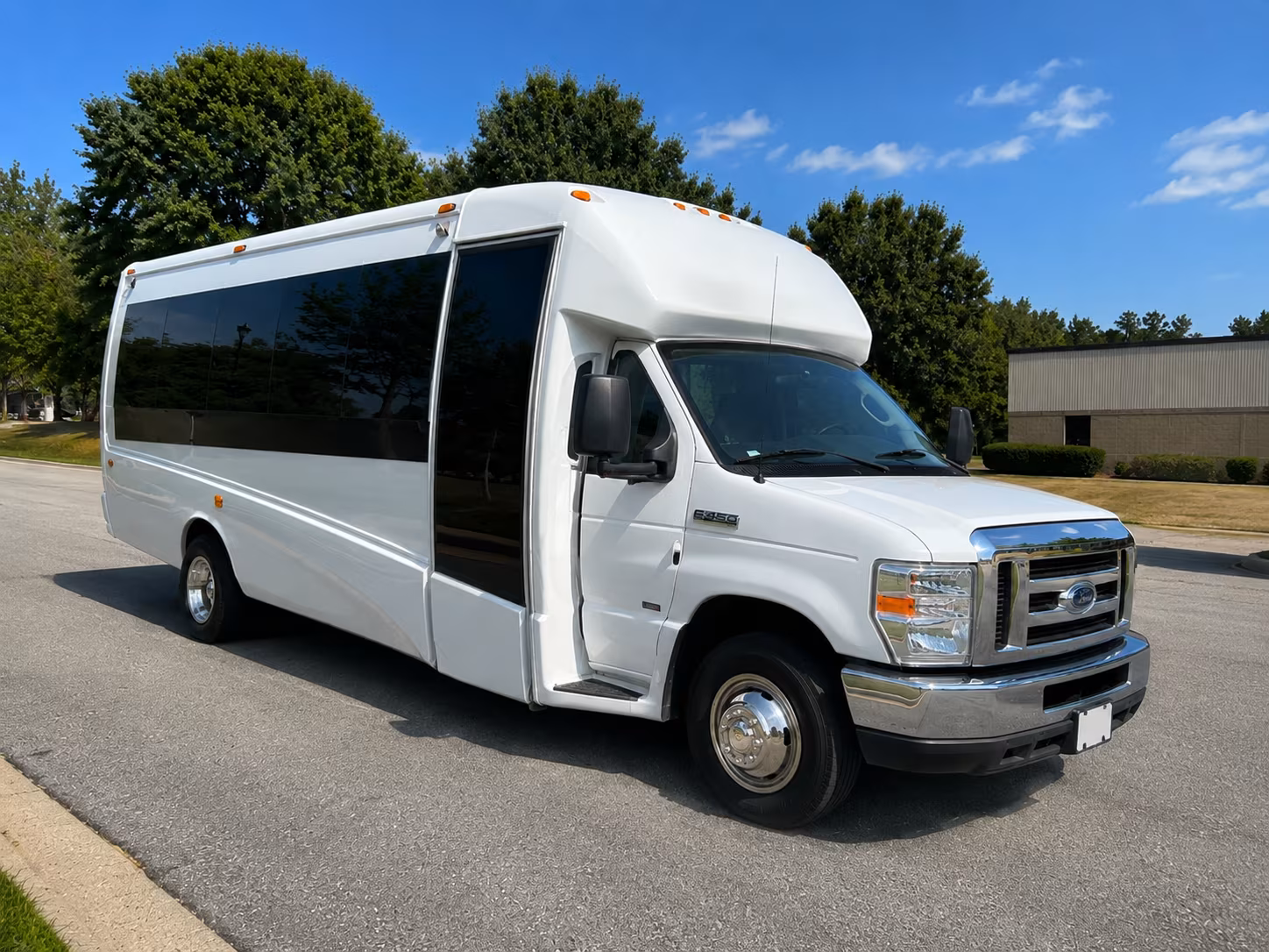 corporate airport transfer buses between vallejo and bay area airports