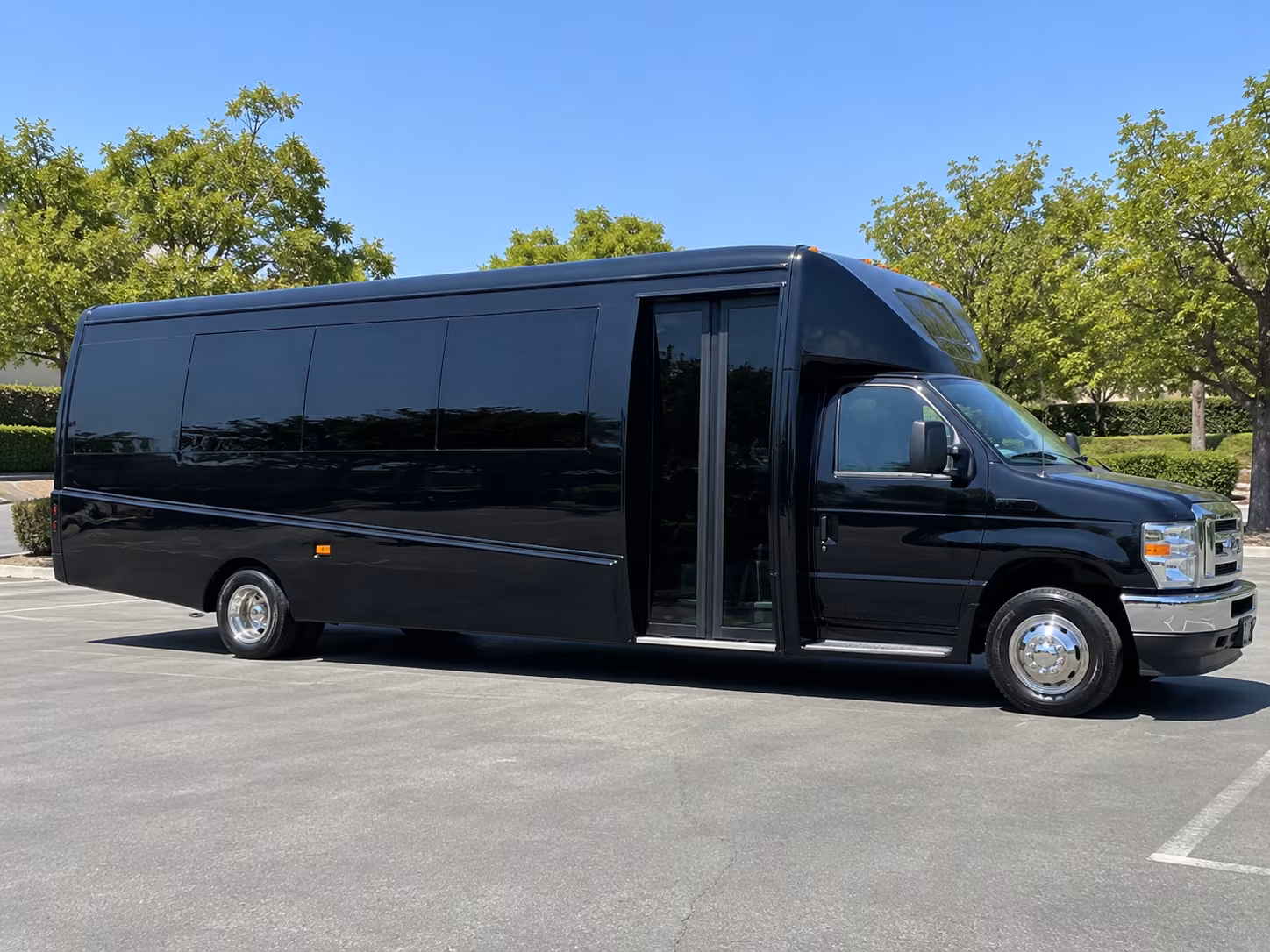 rent a minibus in vallejo for pre prom dinner and photos